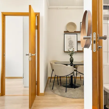 3-roms I Hjertet Av Sandviken *